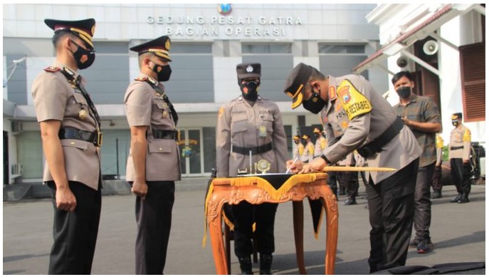 Kapolrestabes Surabaya Pimpin Upacara Serah Terima Jabatan Pejabat Utama dan Kapolsek Jajaran
